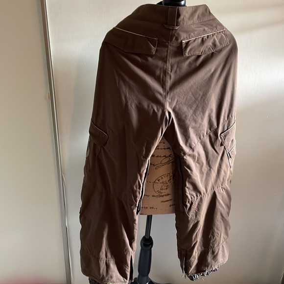 Boys Burton snowboarding jacket and pants - Picture 10 of 16